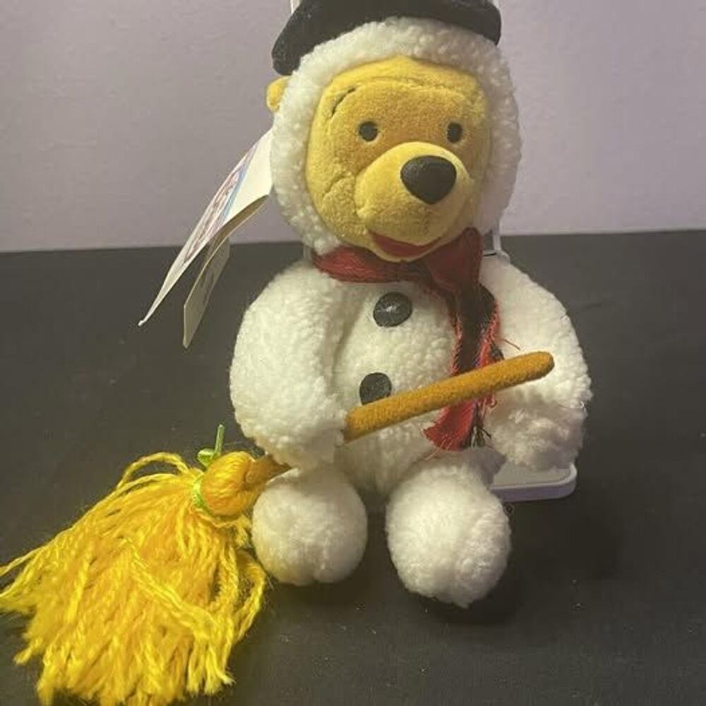 Disney Store Mini Bean Bag Snowman Winnie the Pooh 8" Plush w/Tags
